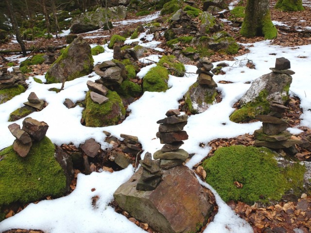 Steinmaennchen_im_Schnee