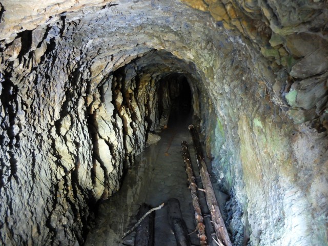 Bergwerk_Stollen