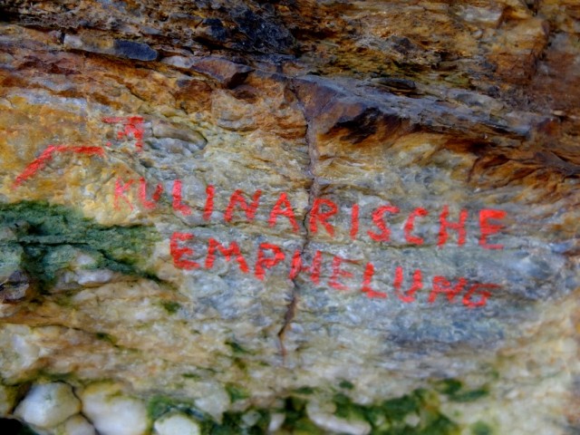 Markierung_am_Felsen