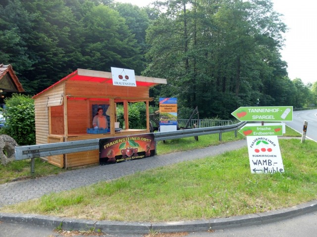 Stand_Spargel_Kirschen_Erdbeeren