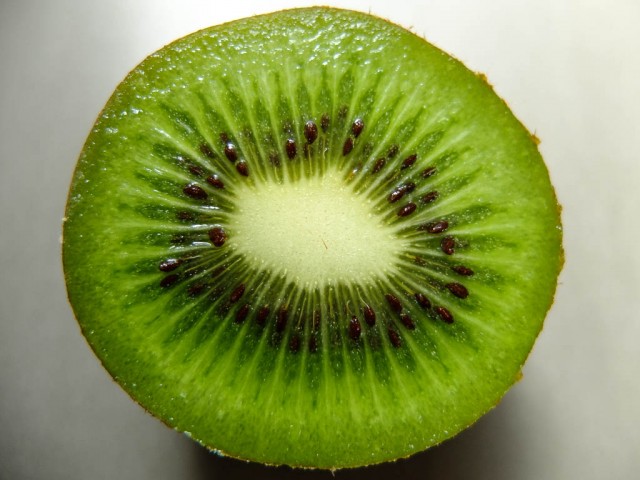 Kiwi_halbiert