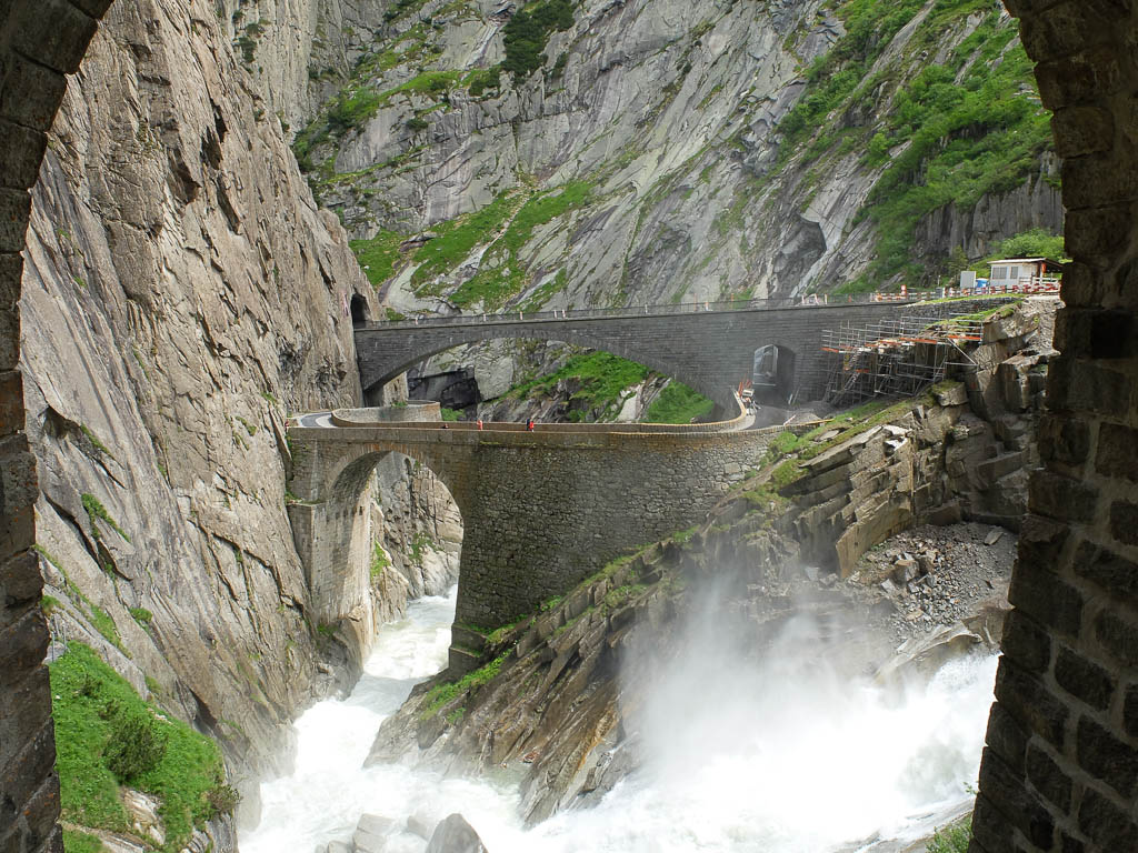 Durch die Schöllenenschlucht von Göschenen nach Andermatt