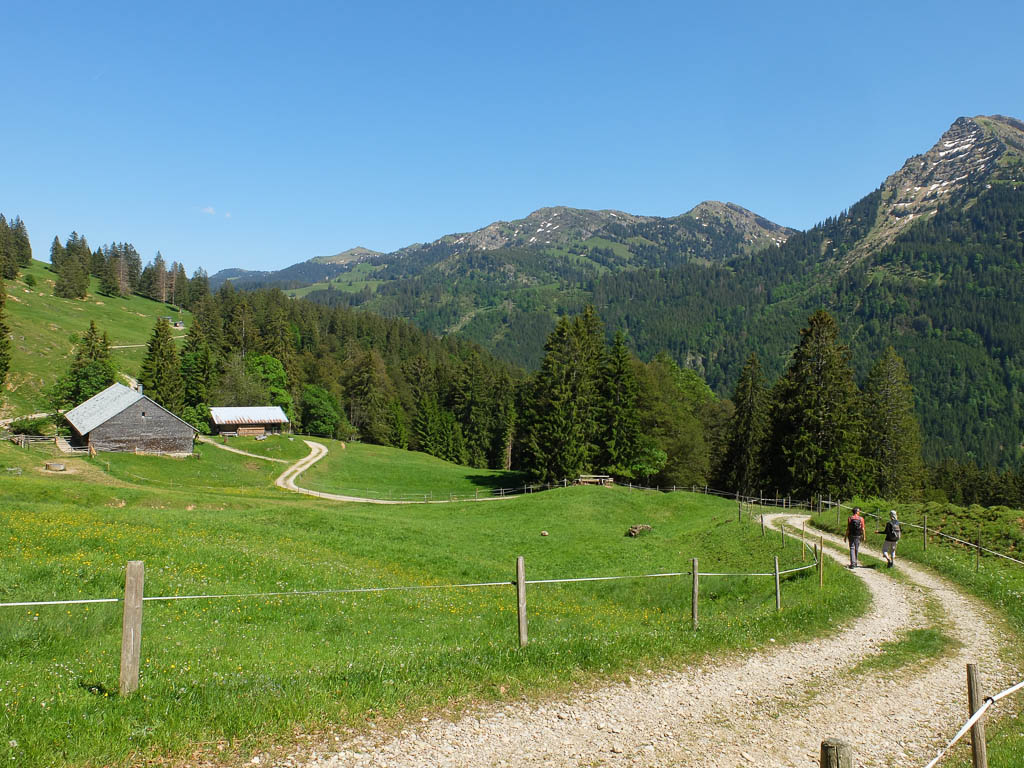 Wanderung mit Freunden durchs Ehrenschwangertal