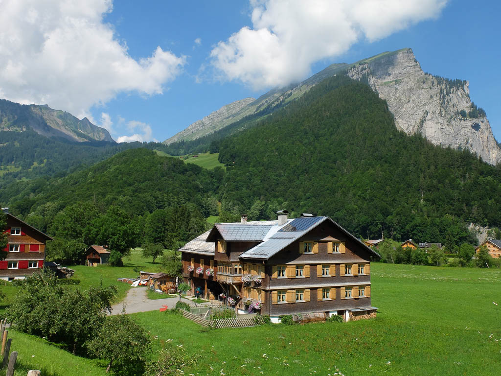 Radeln und wandern rund um und auf die Kanisfluh